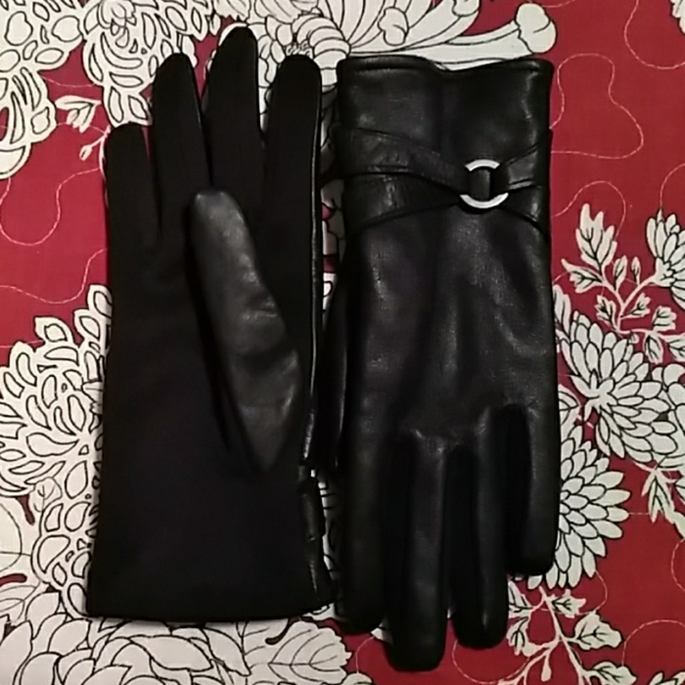 NWOT - Faux Leather Black One Sized Gloves